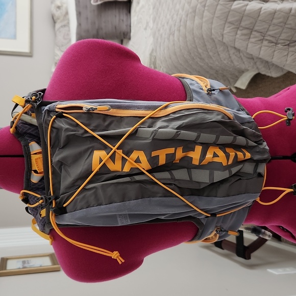 Nathan Runner's/Hiker's vest with water bladder - Picture 2 of 6
